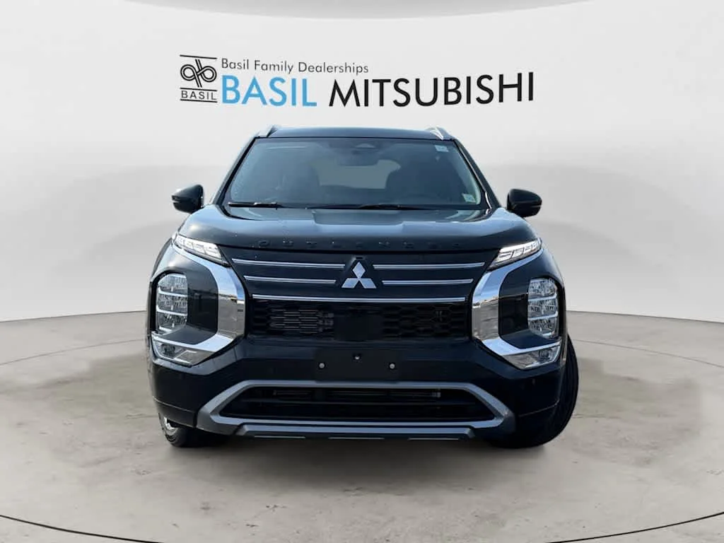 New 2026 Labrador Black Pearl Mitsubishi SEL image 8