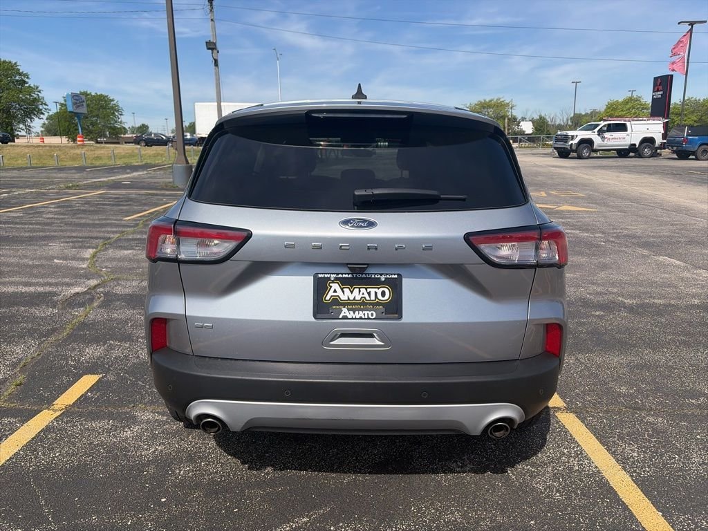 Used 2022 Silver Ford SE image 4