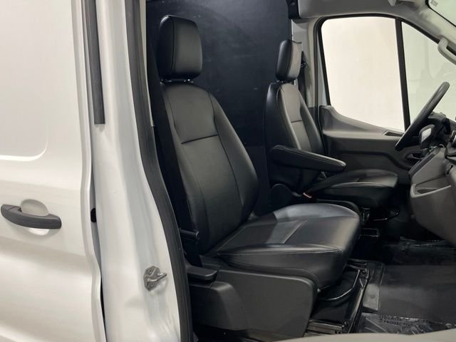 Used 2025 Oxford White Ford Base image 23
