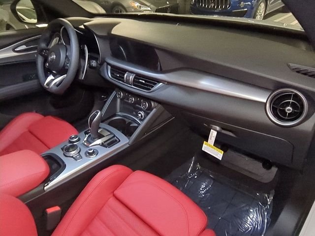2025 Alfa Romeo Stelvio Base - Photo 29