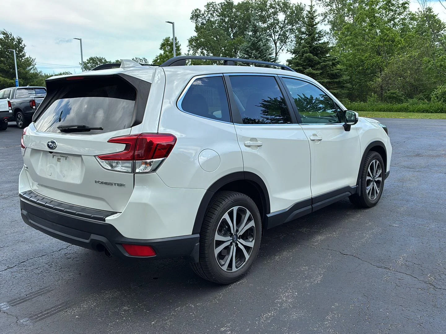 Used 2019 Crystal White Pearl Subaru Limited image 16