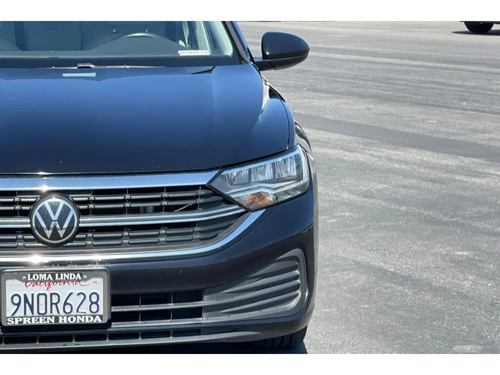 Used 2023 Deep Black Pearl Volkswagen SE image 13