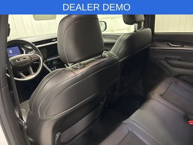 New 2026 Bright White Clear-Coat Exterior Paint Jeep Altitude image 32