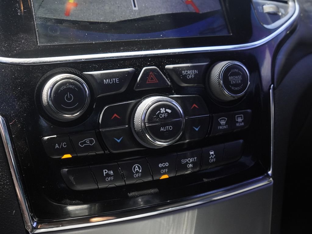 Used 2021 White Jeep Laredo X image 15