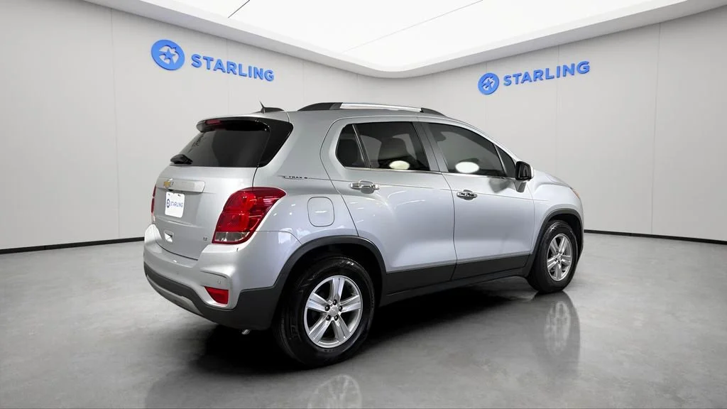 Used 2020 Silver Ice Metallic Chevrolet LT image 10