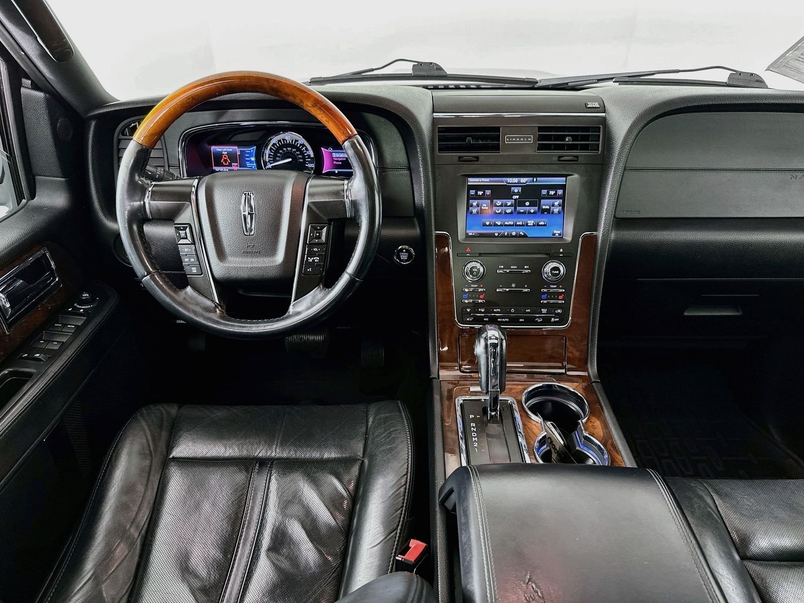 Used 2015 Magnetic Metallic Lincoln Base image 24