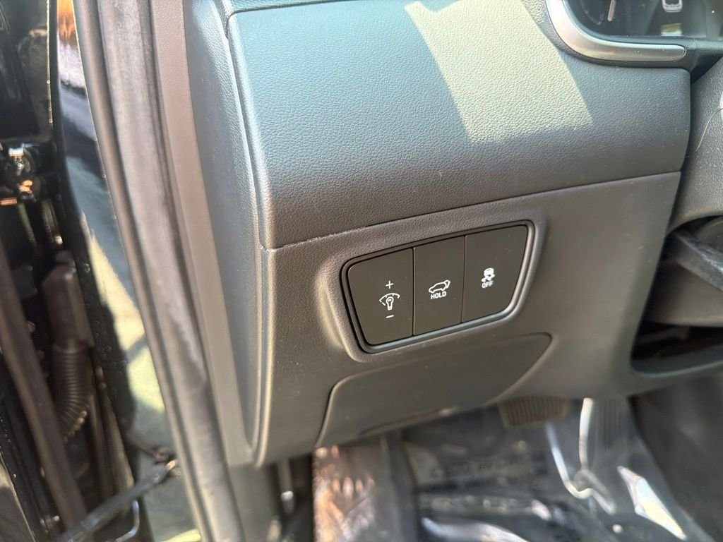 Used 2023 Black Hyundai SEL image 12