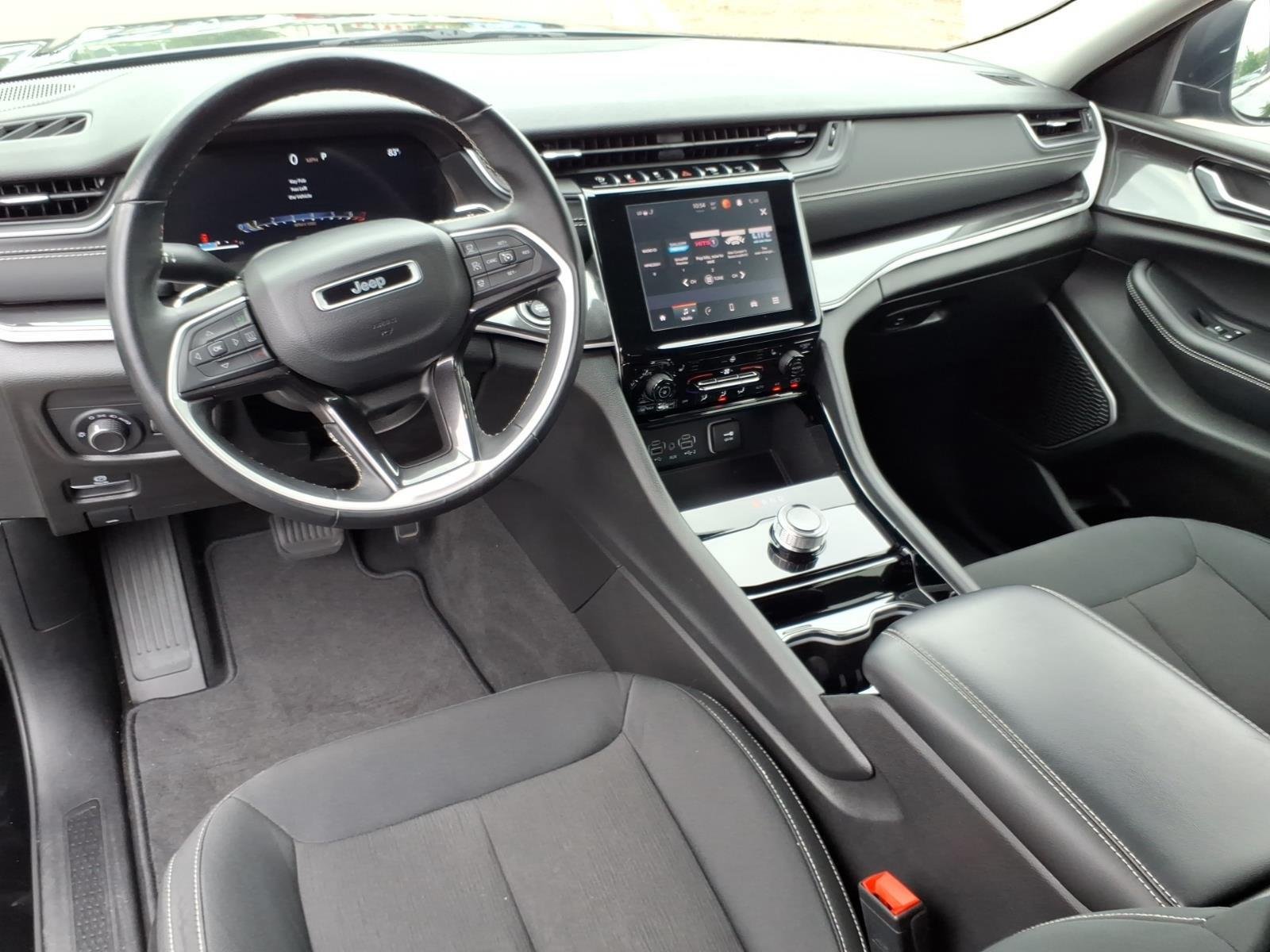 Used 2022 Diamond Black Crystal Pearlcoat Jeep Laredo image 20