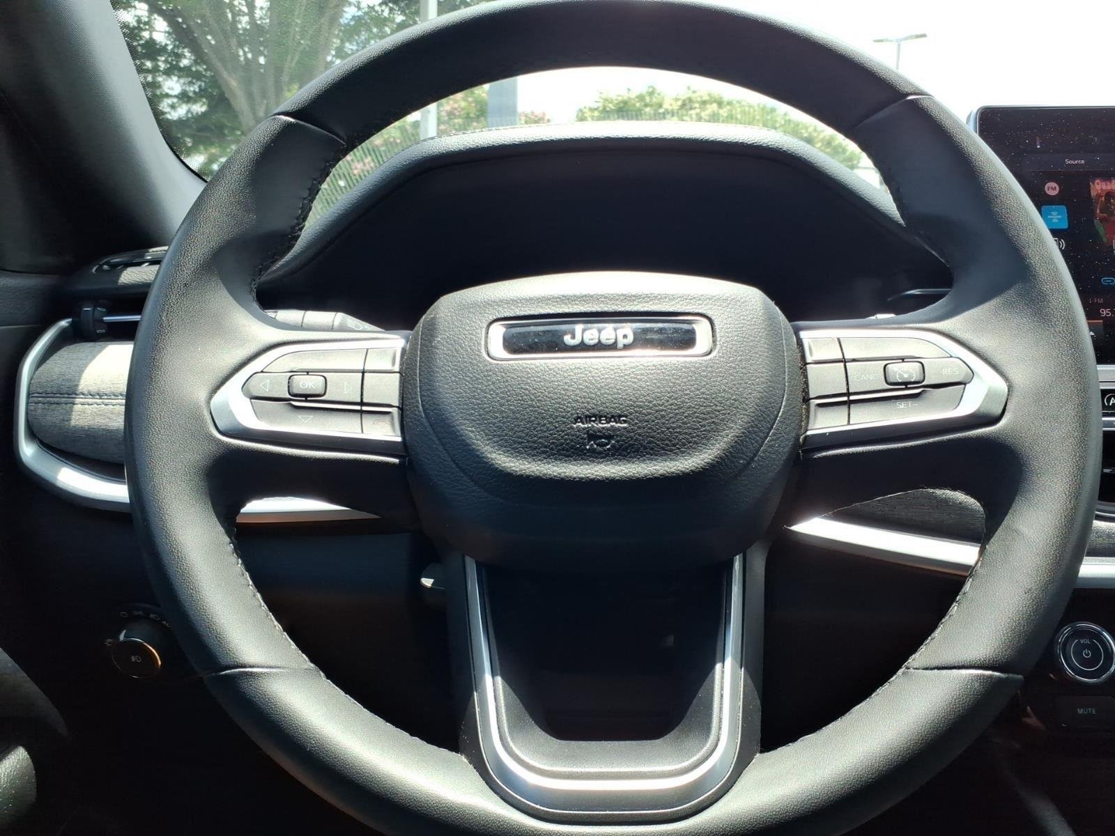 Used 2024 Diamond Black Crystal Pearlcoat Jeep Latitude image 24