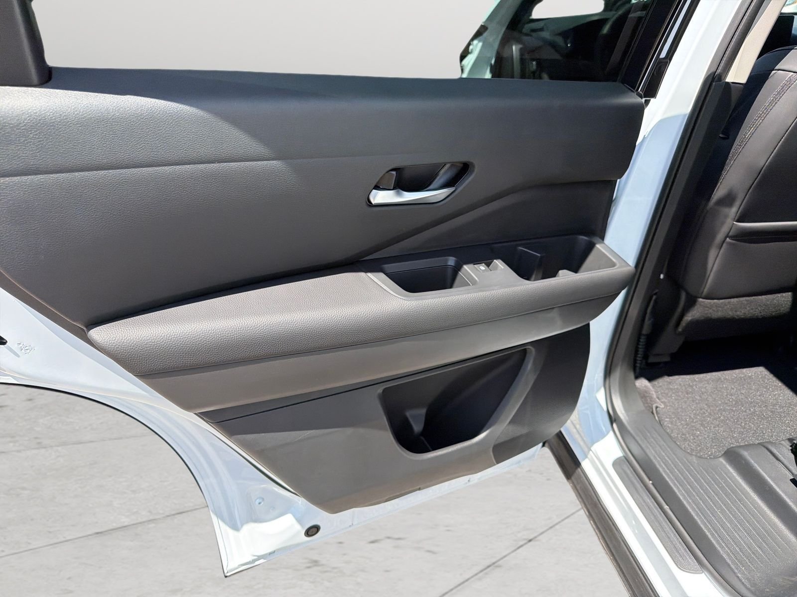 New 2026 White Nissan SL image 20