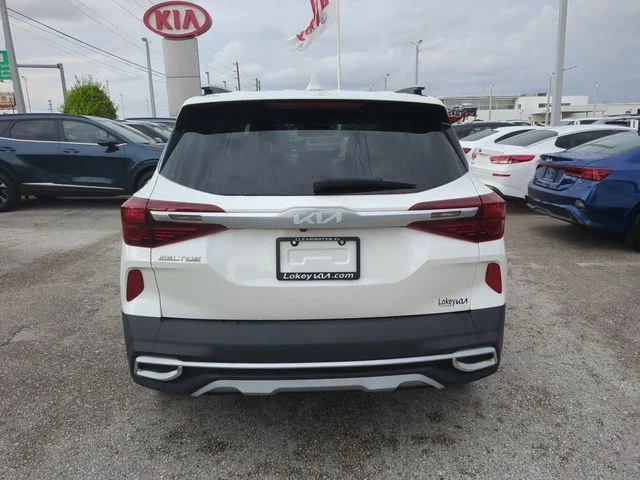 Used 2023 White Kia S image 4