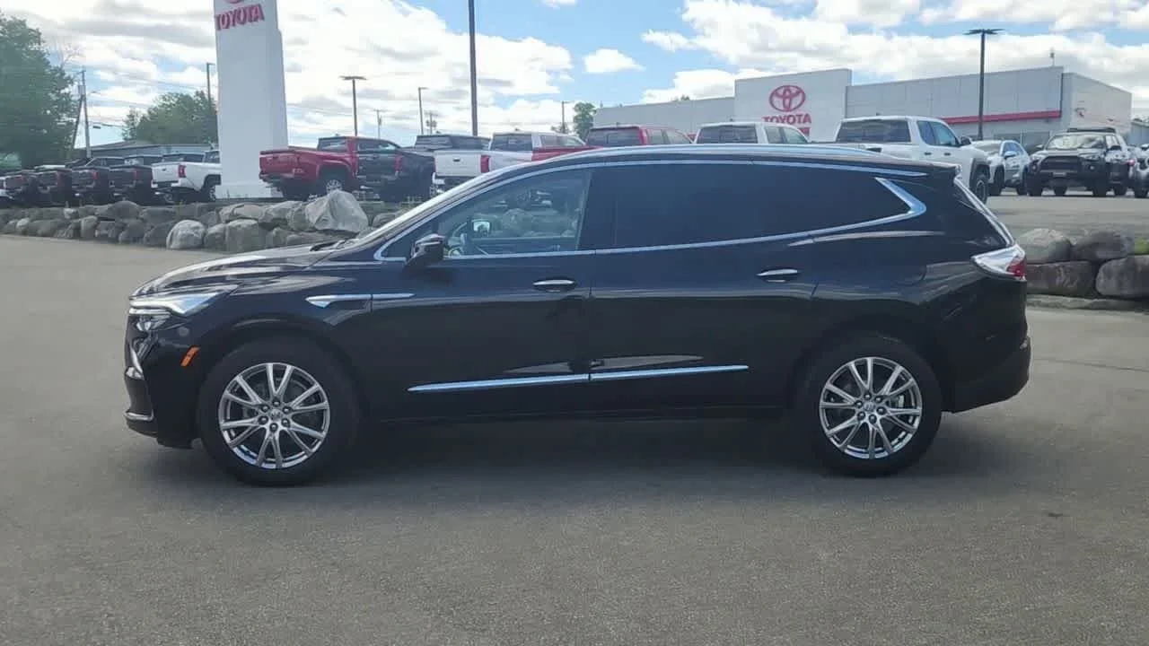 Used 2023 Ebony Twilight Metallic Buick Essence image 5
