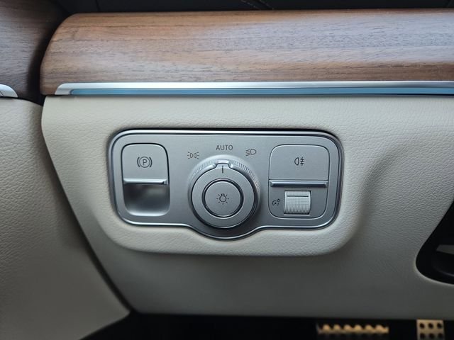 New 2026 MANUFAKTUR Moonlight White Metallic Mercedes-Benz GLS450 image 21