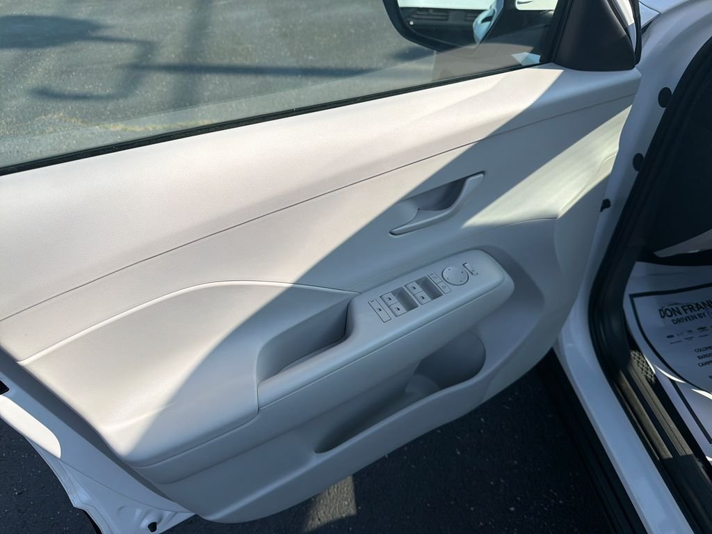 Used 2025 White Hyundai SEL image 11
