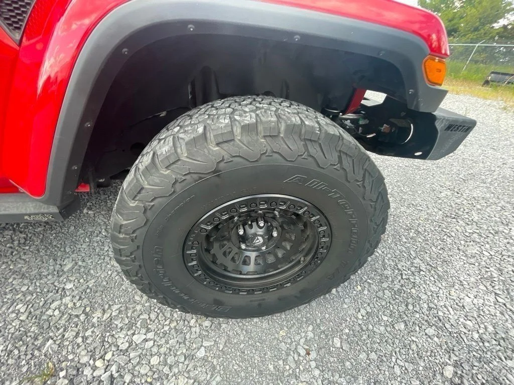 Used 2018 Red Jeep Unlimited Sahara image 10