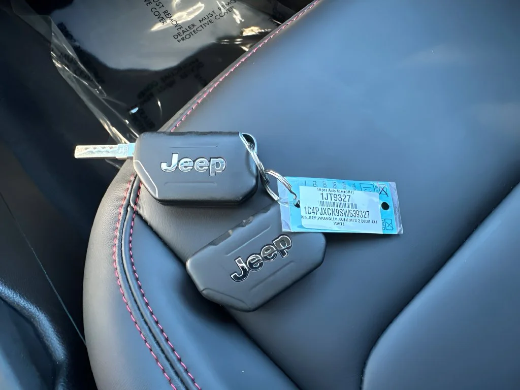 Used 2025 White Jeep Rubicon X image 32