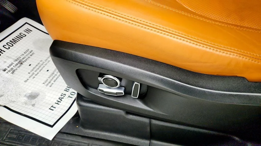 2023 Land Rover Defender SE - Photo 12