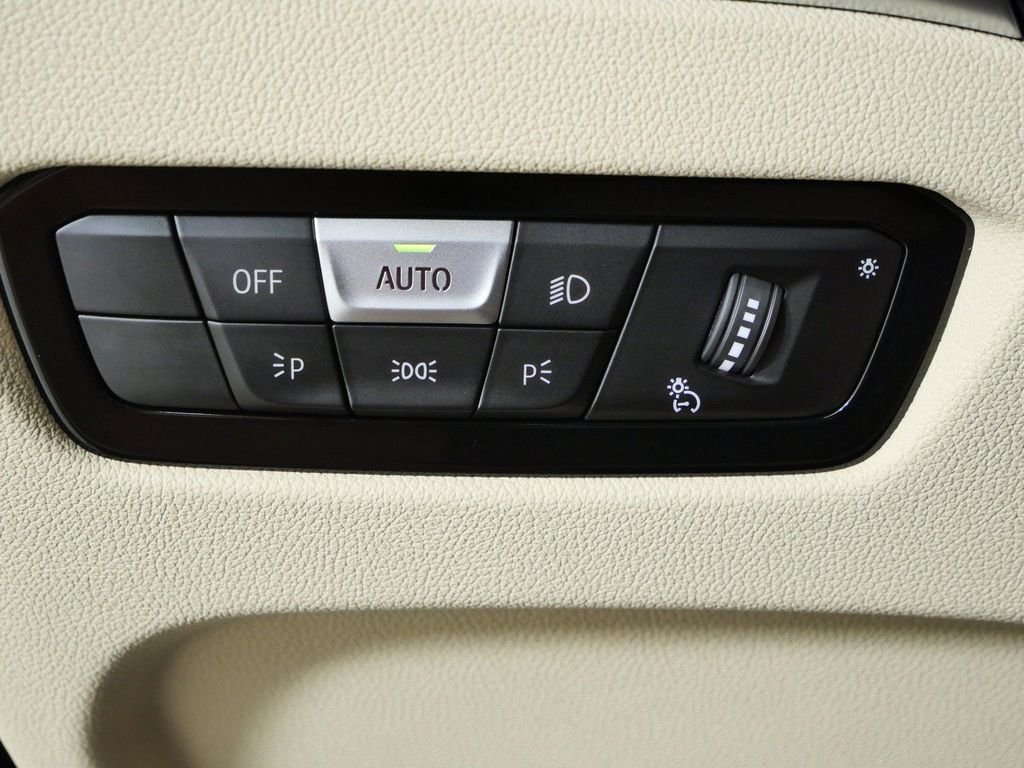 Used 2026 White BMW 330i xDrive image 39