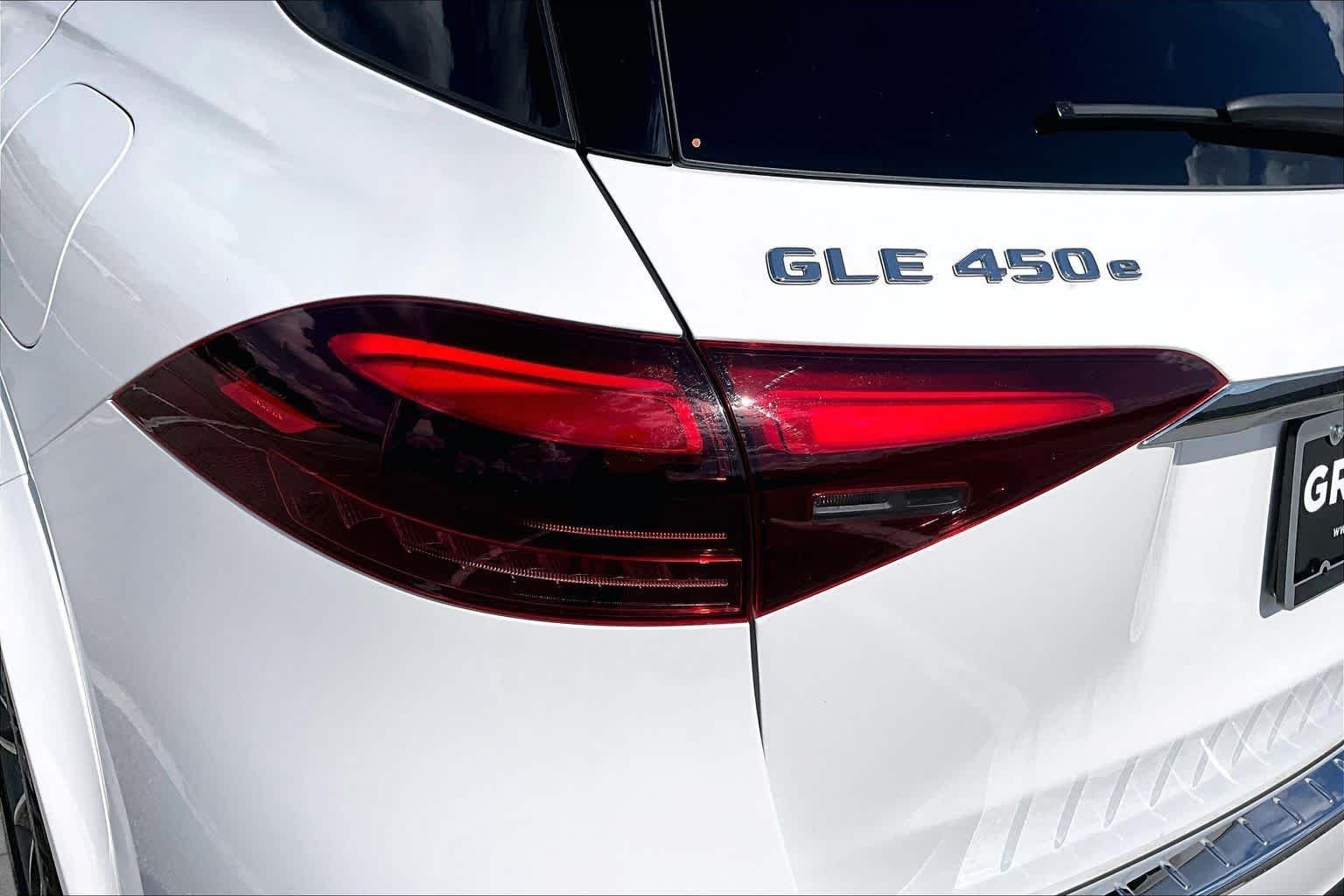 Used 2025 Polar White Mercedes-Benz GLE 450e image 29