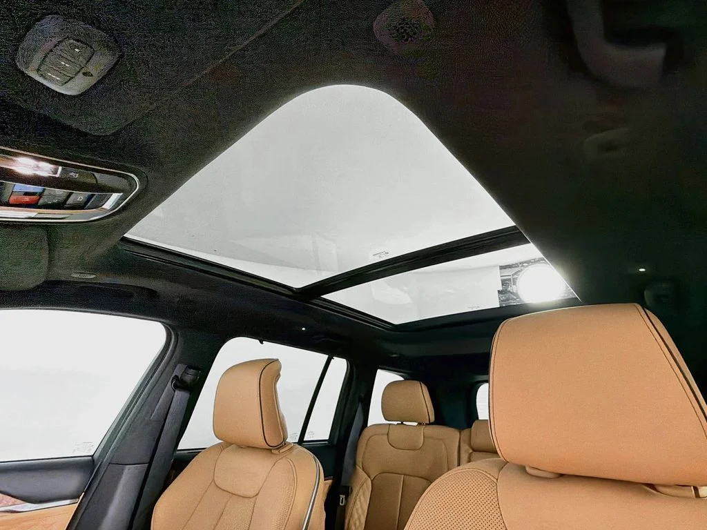 New 2027 White/off-white Jeep Summit image 23