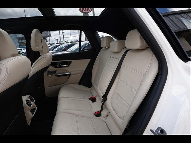 Used 2023  Mercedes-Benz GLC 300 4MATIC® image 15
