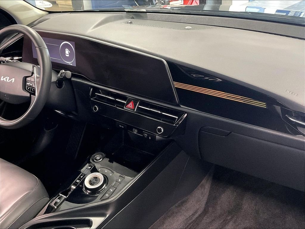 Used 2025 Black Kia Wind image 14