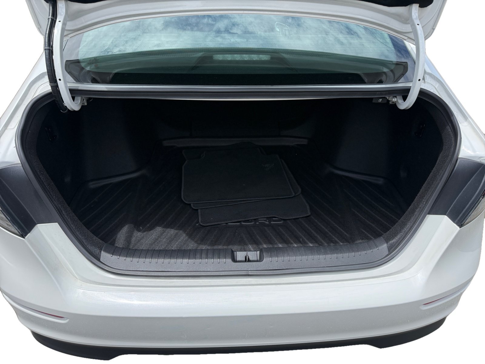 Used 2025 Platinum White Pearl Honda LX image 17