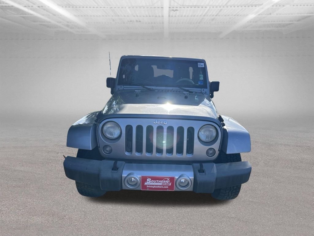 Used 2014 Gray Jeep Unlimited Sahara image 2