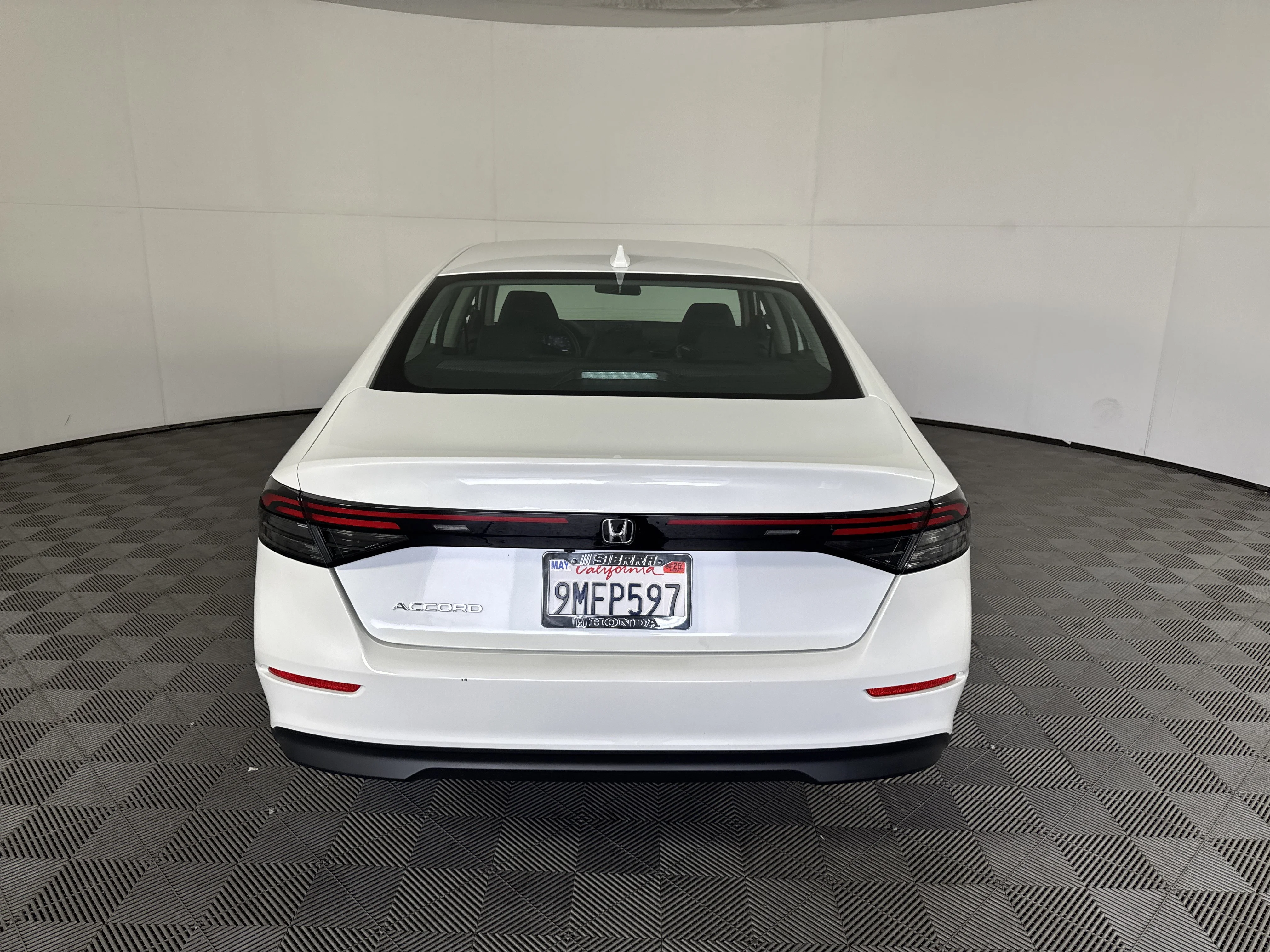 Used 2024 Platinum White Pearl Honda LX image 5