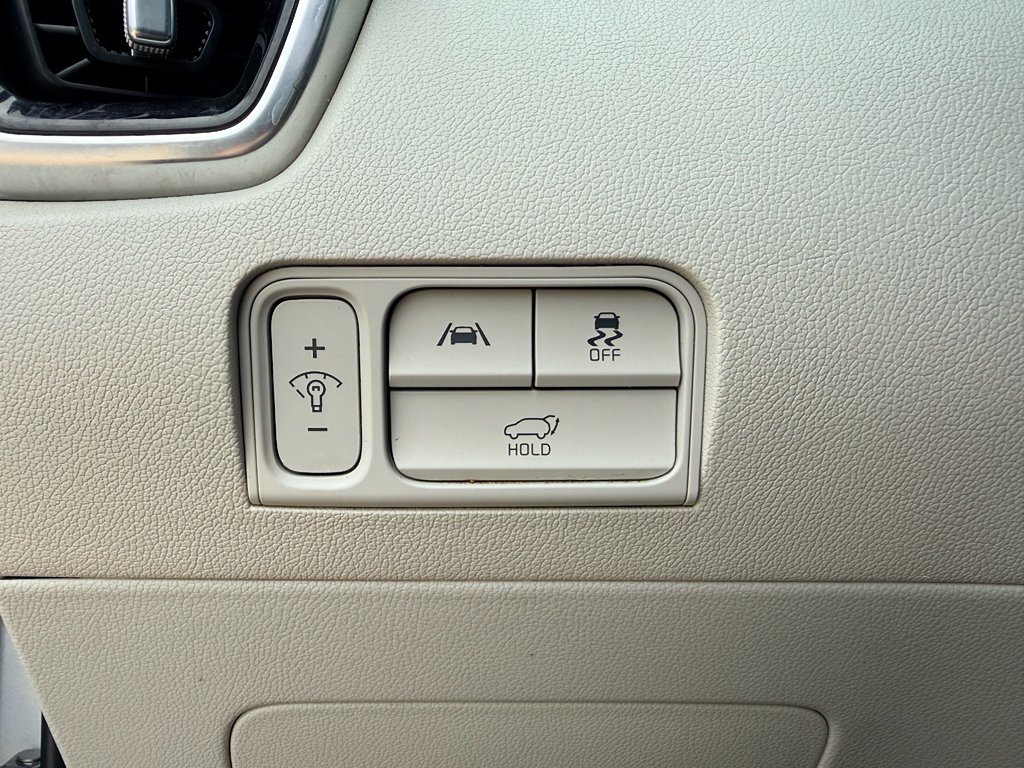 Used 2023 Silky Silver Kia SX Prestige image 15