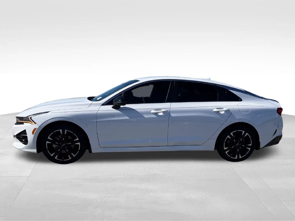 Used 2022 White Kia GT-Line image 2