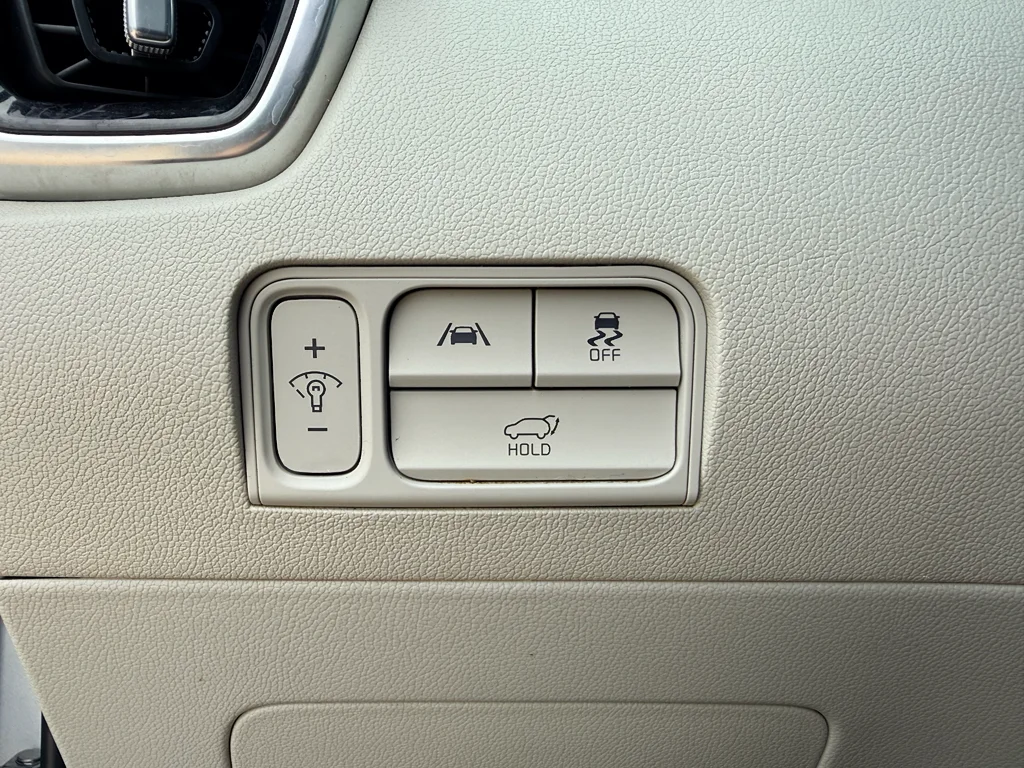 Used 2023 Silky Silver Kia SX Prestige image 16