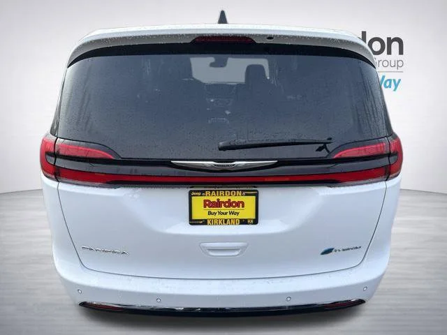 Used 2024 Bright White Clearcoat Chrysler Select image 6