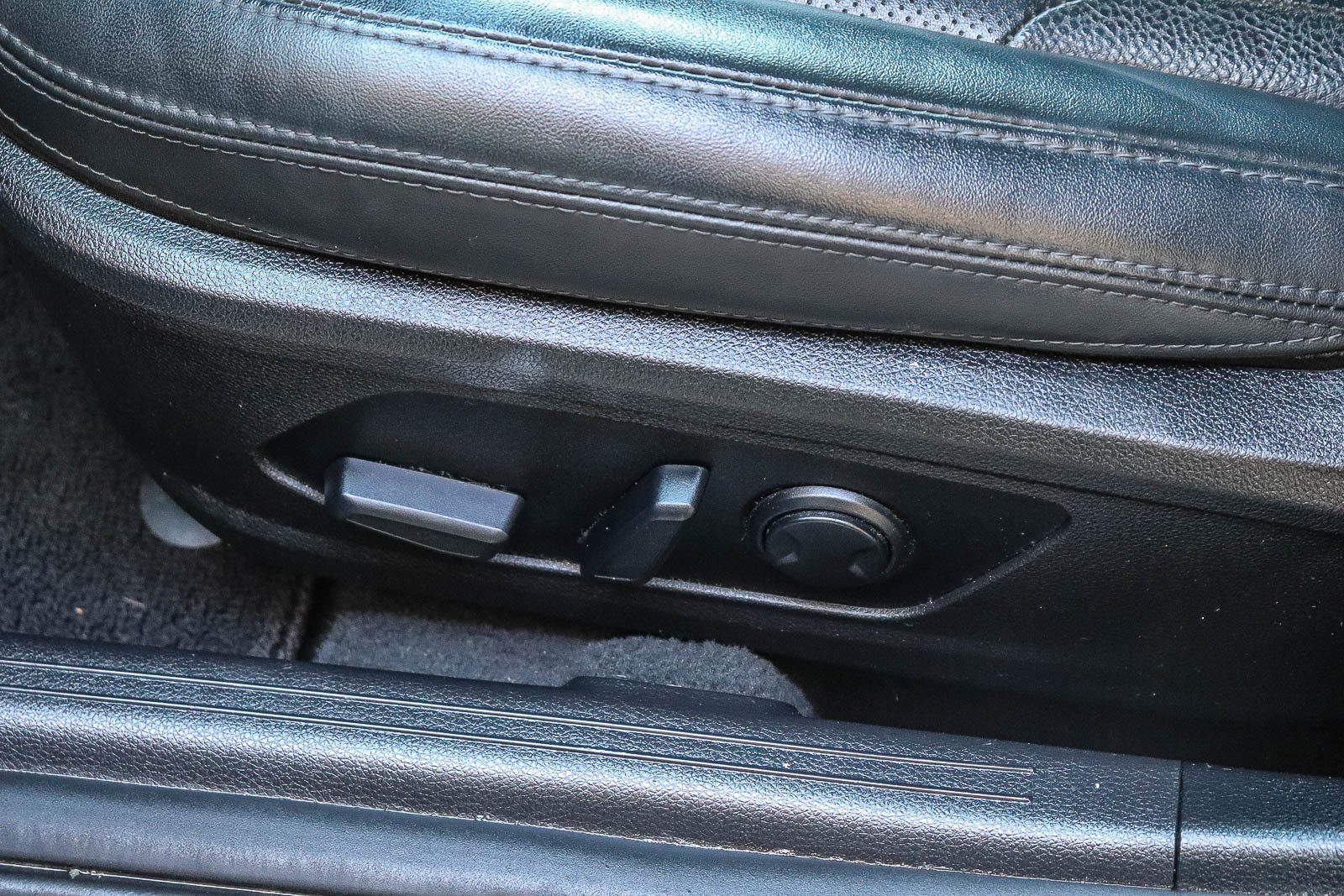 Used 2022 Ebony Black Kia EX image 23