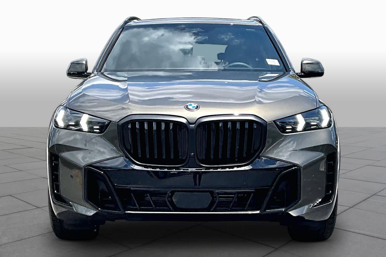 New 2026 Manhattan Green Metallic BMW sDrive40i image 3