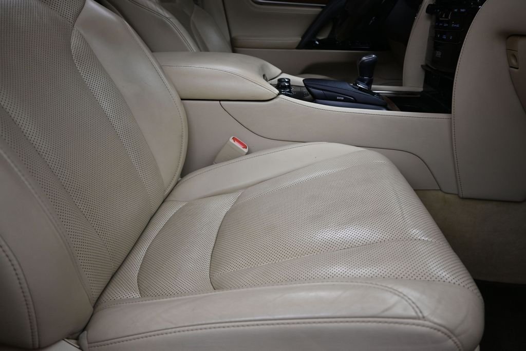 2017 Lexus LX 570 - Photo 27