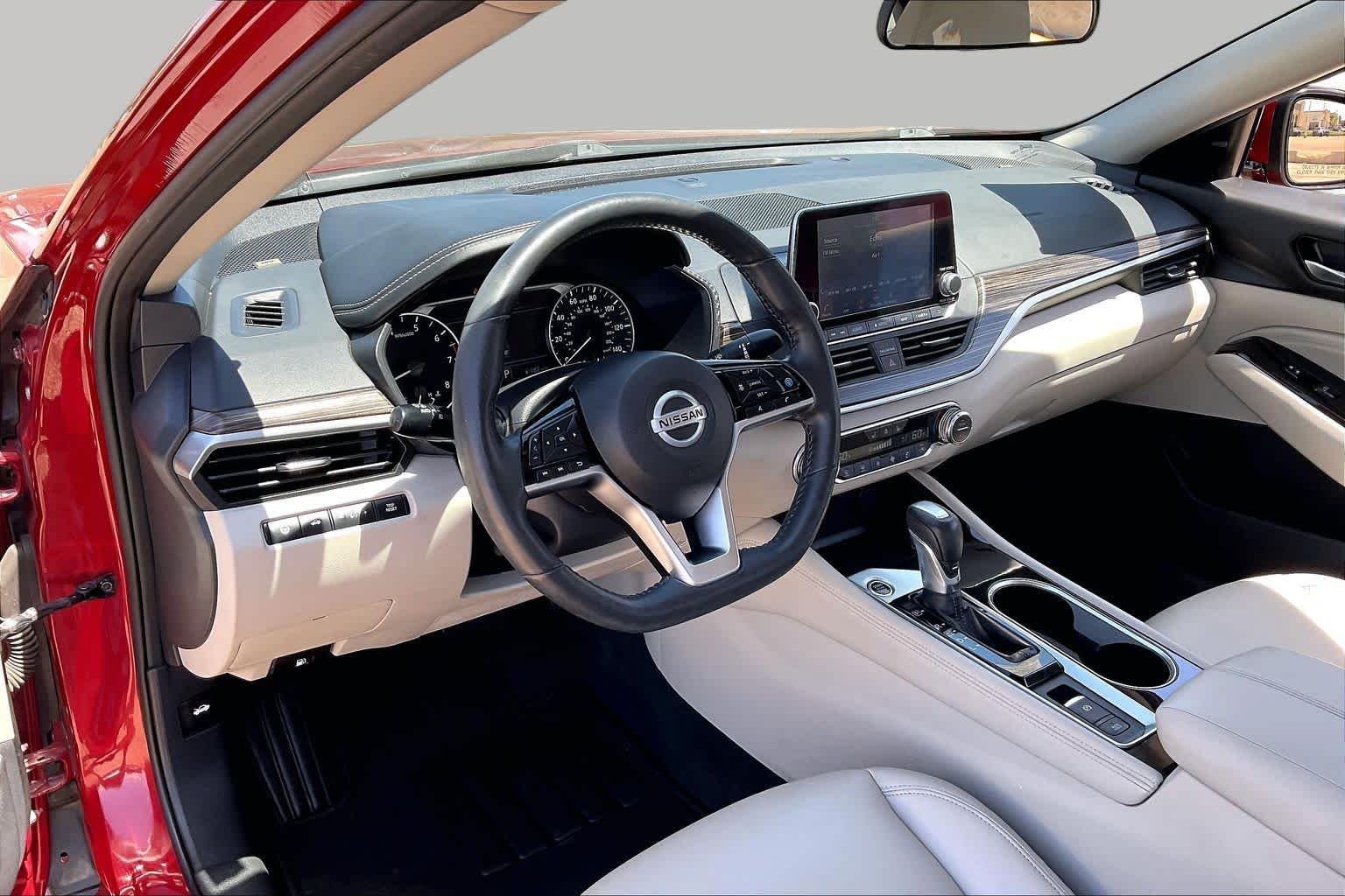 Used 2022 Scarlet Ember Nissan 2.5 SL image 18