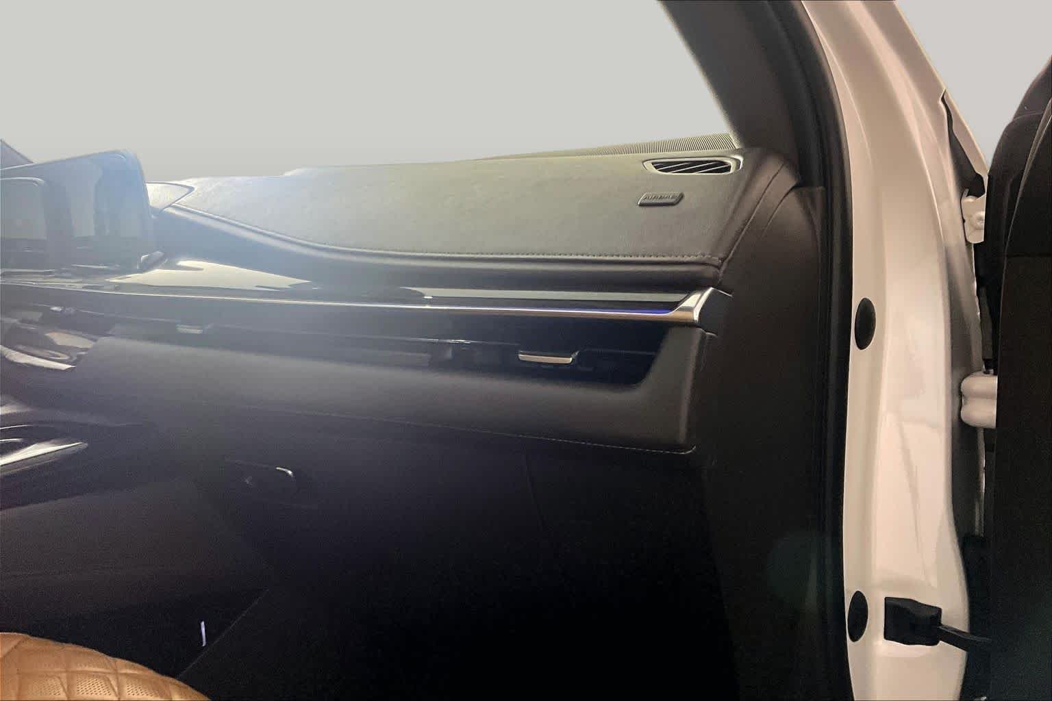 Used 2021 CRYSTAL WHITE TRICOAT Cadillac Sport image 18