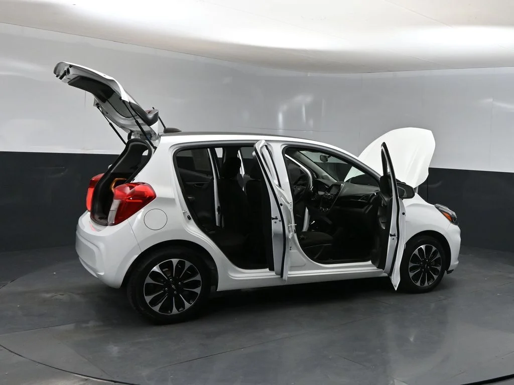 Used 2021 White Chevrolet 1LT image 39