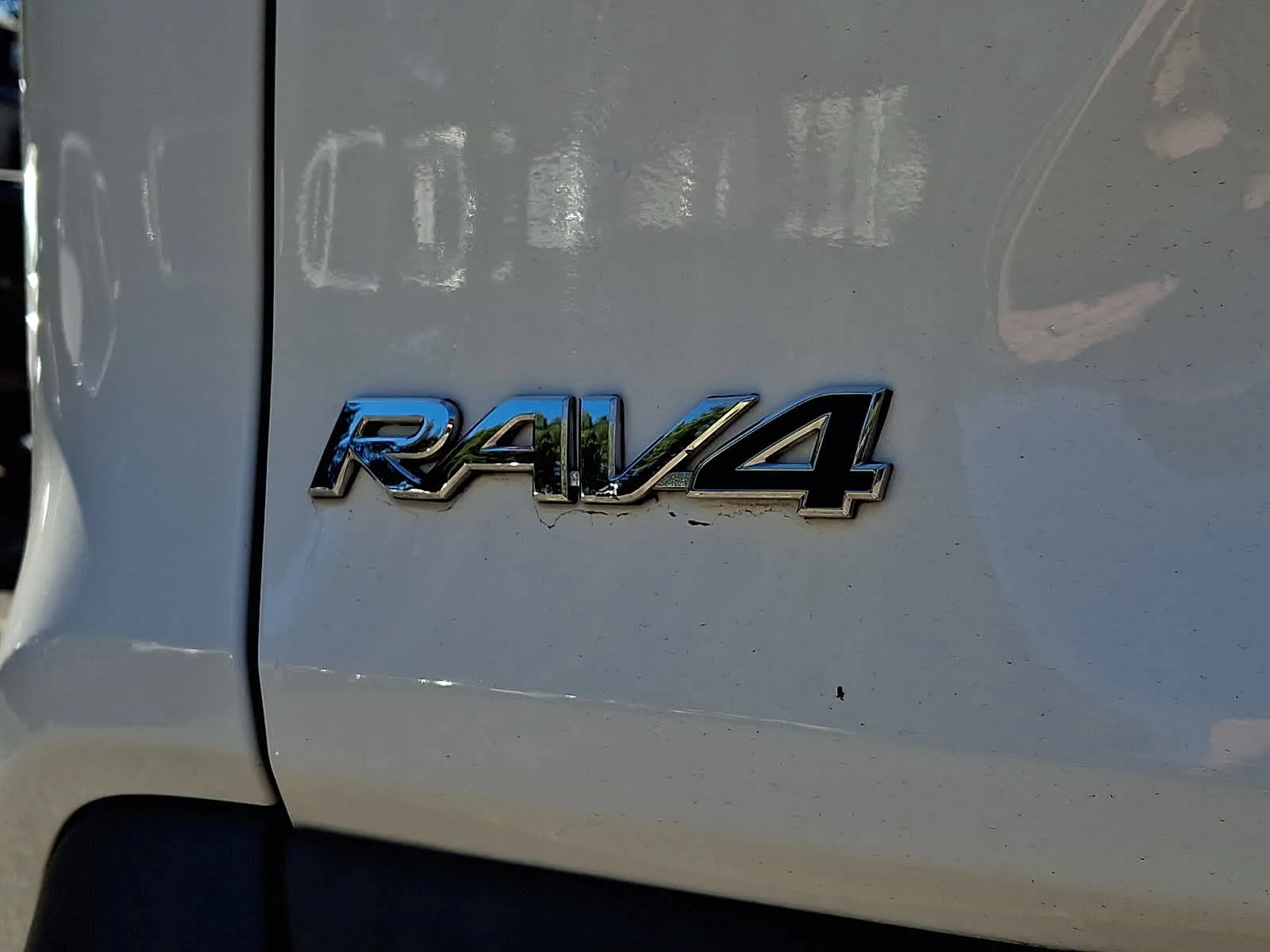Used 2019 Super White Toyota Hybrid XLE image 13