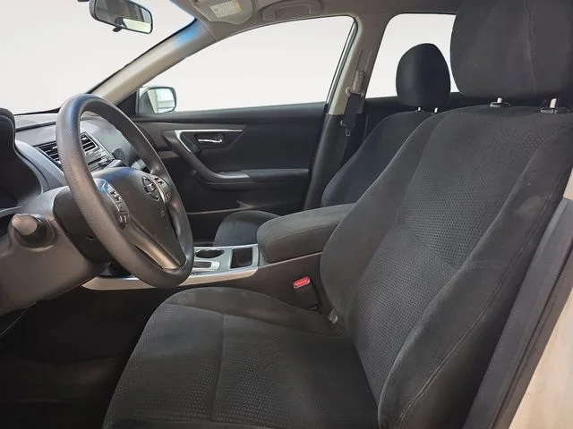 Used 2015 White Nissan 2.5 S image 9