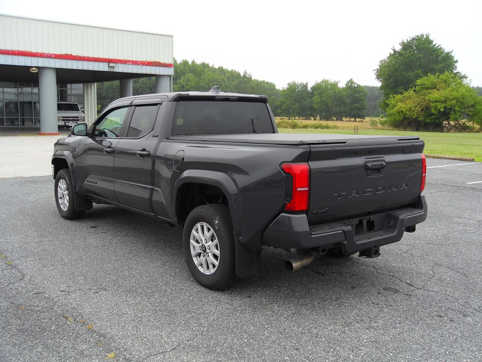Used 2025 Underground Toyota SR5 image 3