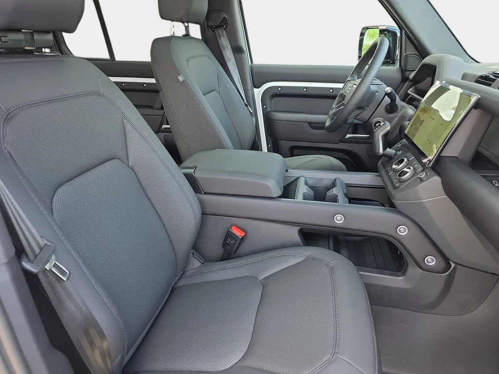 New 2026 Fuji White LAND ROVER S image 10