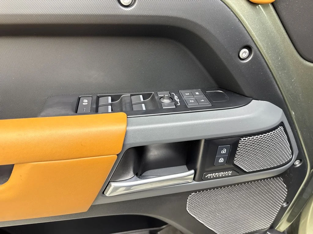 Used 2023 Green Land Rover X image 33