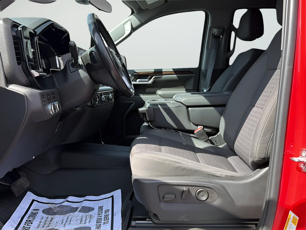 Used 2022 Red GMC Elevation image 10