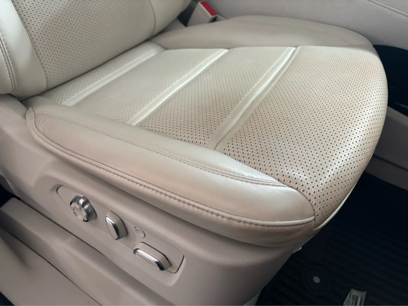 Certified Used 2024 Black Raven Cadillac Sport Platinum image 10