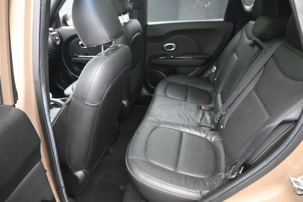 Used 2015 Brown Kia Plus image 12