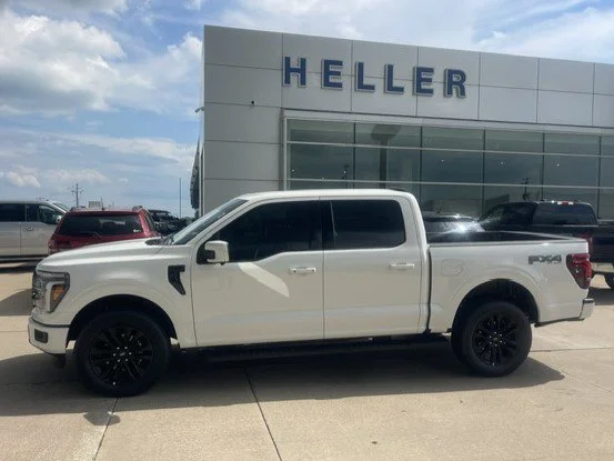 Used 2025 Star White Metallic Tri-Coat Ford LARIAT image 3