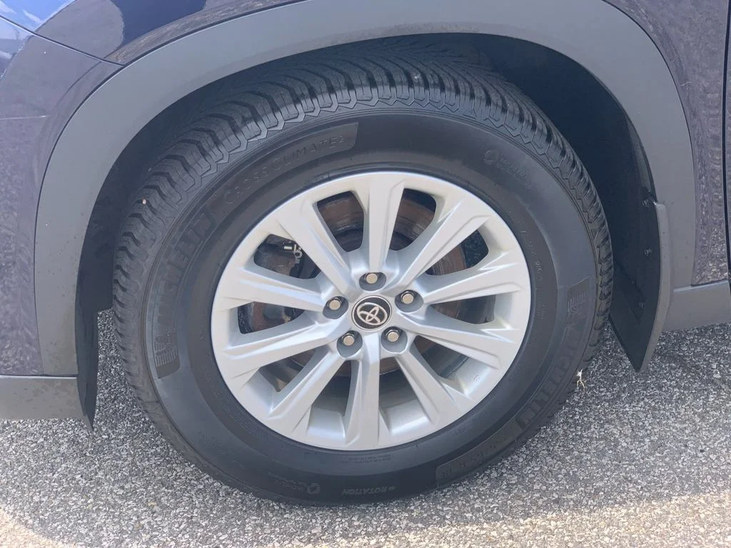 Used 2024  Toyota XLE image 32