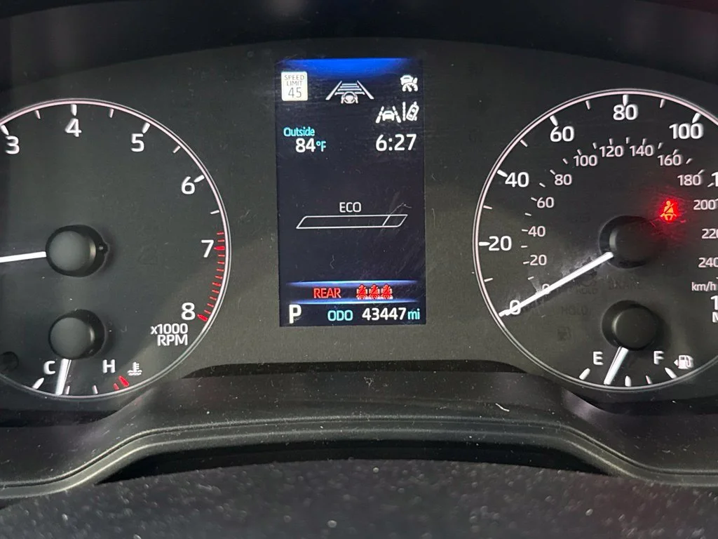 Used 2025 White Toyota LE image 21